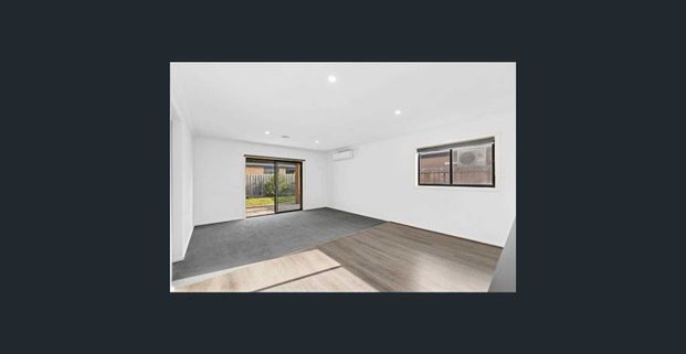 Stylish & Spacious Home in a Prime Location! - Photo 1