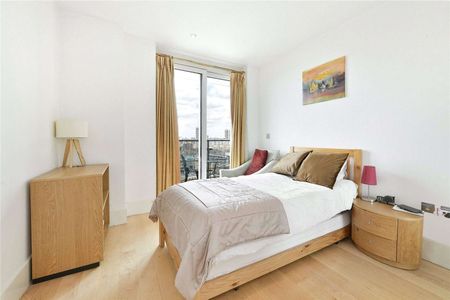 An immaculate 3 bedroom apartment with river views. - Photo 5