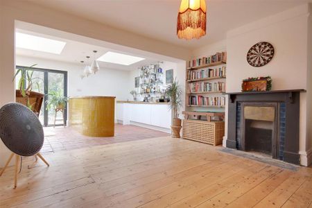 5 bedroom detached house to rent - Photo 3