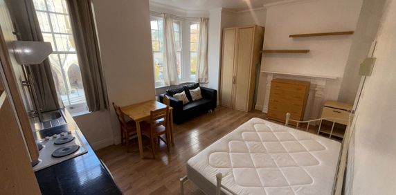 Studio Flat, Mazenod Avenue, NW6 - Photo 2