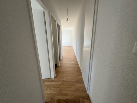 Appartement entièrement rénové de 3 pièces au 1er étage. - Photo 2