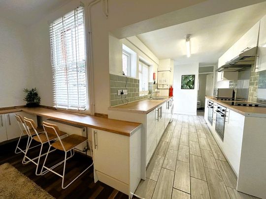 6 bedroom terraced house to rent - Photo 1