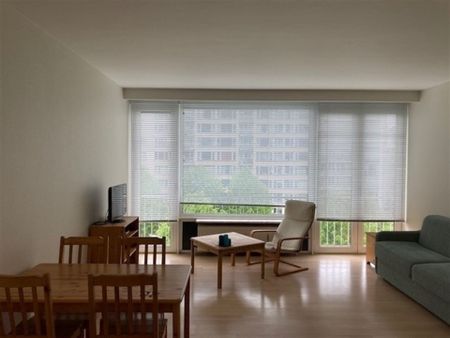 Knusse, gemeubelde studio gelegen op de 5de verdieping - Photo 2