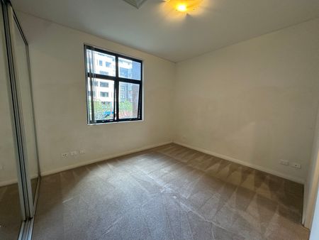 Stylish 2-Bedroom Apartment with Prime Location and Modern Features - Photo 3