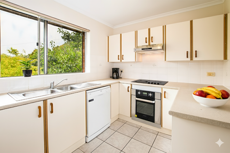 Top-Floor Home in a Charming, Family-Friendly Location - Photo 2