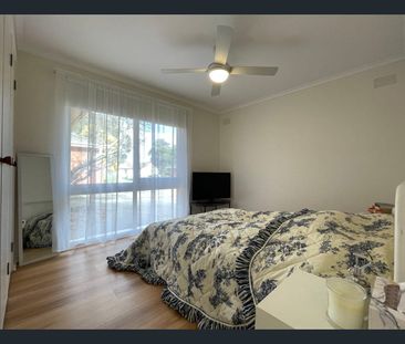 Neat 2 Bedroom Unit in Convenient Location - Photo 4