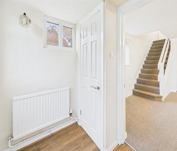 3 bedroom Semi-detached house to rent - Photo 3