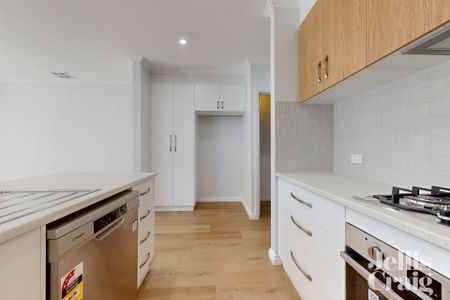 109 The Crescent, Kensington - Photo 4