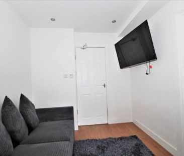 1 bedroom in a house share to rent - Photo 6