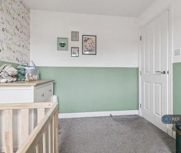 3 bedroom end of terrace house to rent - Photo 4