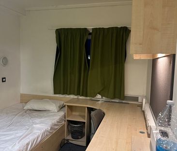 Room in a Shared Flat, Aston St, B4 - Photo 3