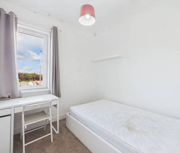4 bedroom apartment to rent - Photo 4