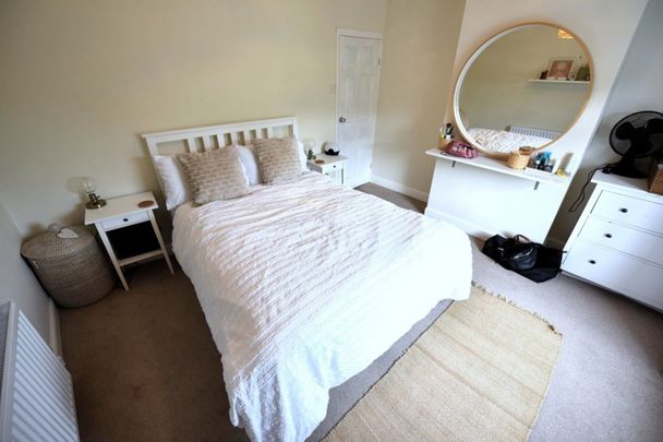 2 bedroom House in South View, Leeds - Photo 1