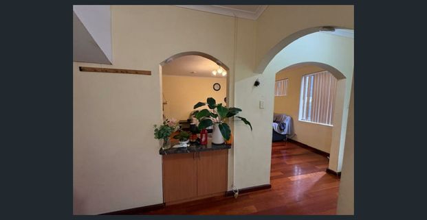 EXCELLENT CODITION 2 BEDDER TOWNHOUSE - Photo 1