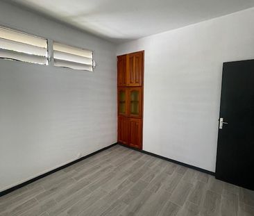 Location Appartement 2 pièces 53m² LE MOULE 97160 - Photo 2