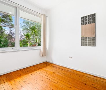 Light Filled Three Bedroom Villa In A Walk Everywhere Location - Photo 3