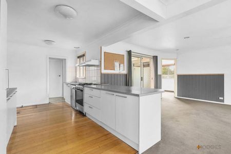 SECURE FENCING | FRESHLEY PAINTED | SPACIOUS FAMILY HOME - Photo 3