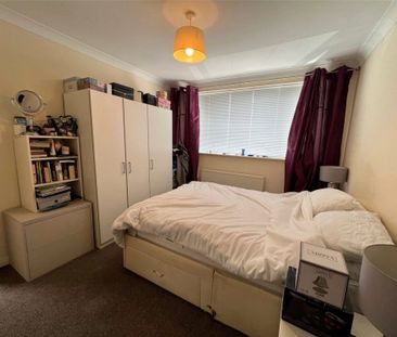 3 Bedroom House - Lower New Road, West End - Photo 2