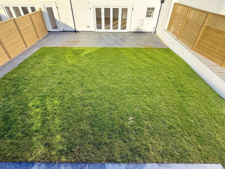 3 bedroom semi-detached house to rent - Photo 3