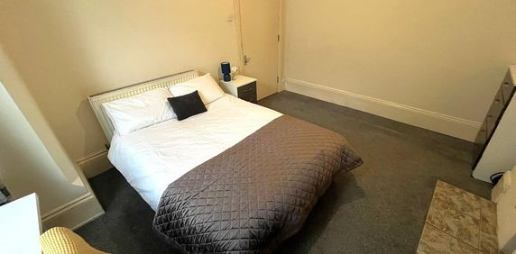 1 bedroom in a house share to rent - Photo 2