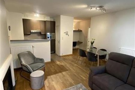 Proche de la Maison Communale, beau rez-de-chaussée meublé de 2 chambres terrasse et jardin - Photo 2