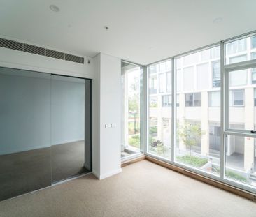 Spacious Three-Bedroom Apartment I Pool & Gym - Photo 6