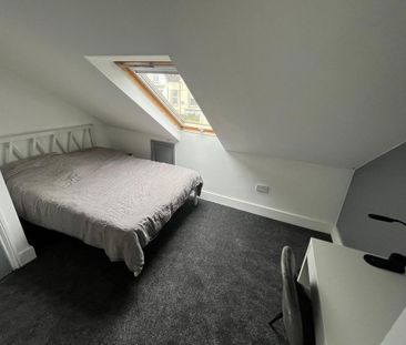 6 bedroom terraced house to rent - Photo 3