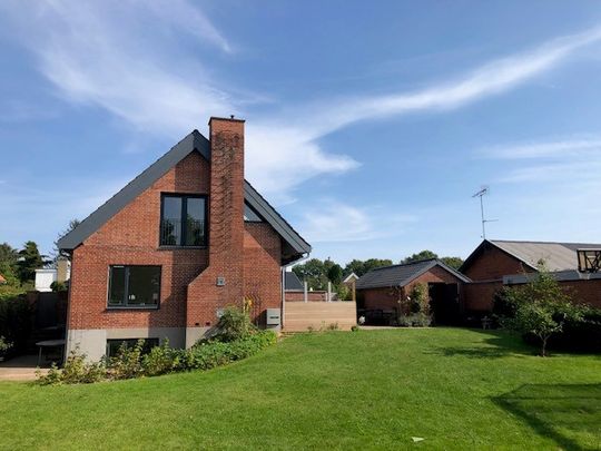 Lys, rummelig og umøbleret villa i Lyngby – Kulsviertoften - Photo 1