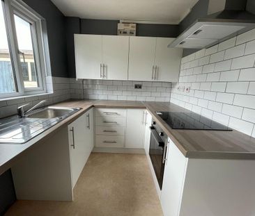 2 bedroom semi-detached house to rent - Photo 2