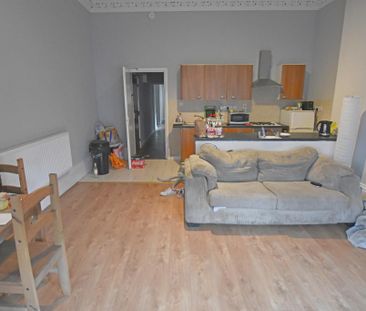 2 bedroom ground floor flat to rent - Photo 3