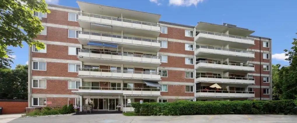 Surrey Place Apartments | 807 Frederick Street, Kitchener - Photo 1