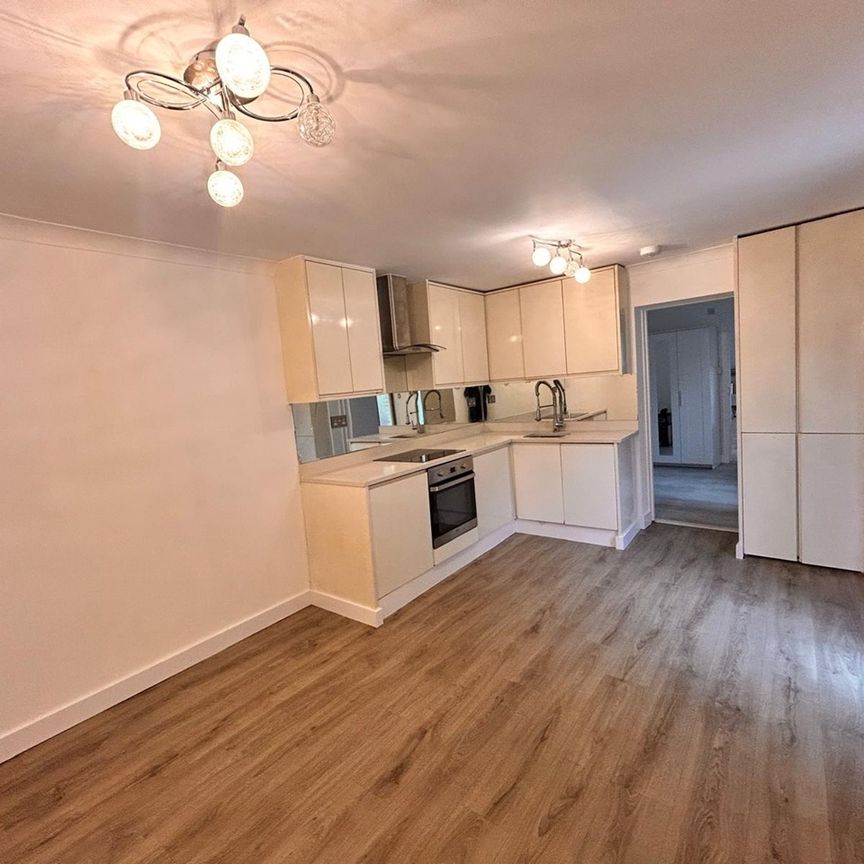 1 Bed Flat, Battersea Rise, SW11 - Photo 1