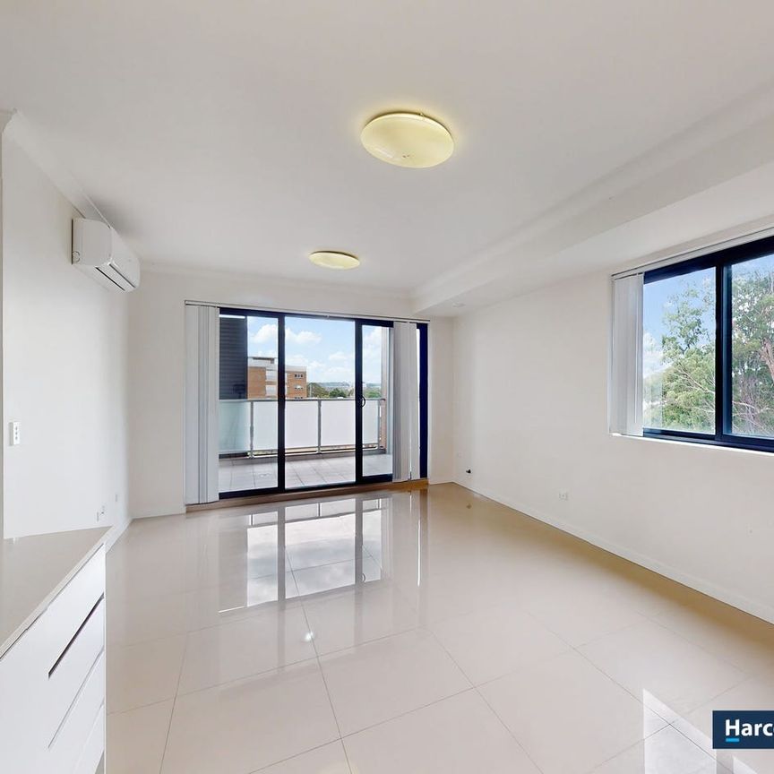 Conveniently Located Two Bedroom Apartment - Photo 1