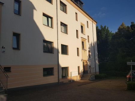 Top-geschnitte 2-Raum-Wohng. mit großem SW-Balkon u Tageslichtbad - Foto 2