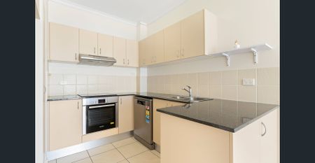 Three bedroom unit in central location - Photo 4