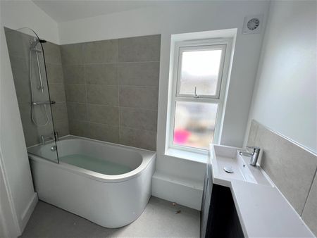 London Road, Westcliff-On-Sea - Photo 3