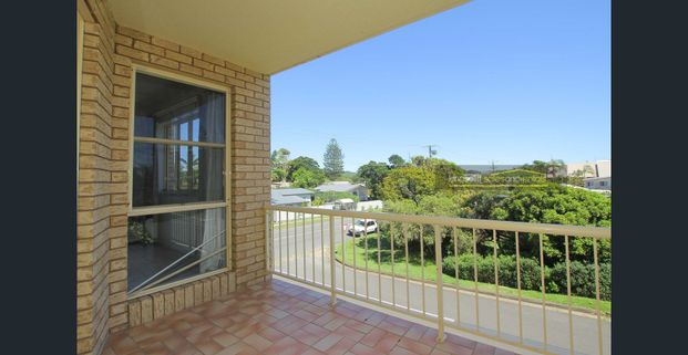 2br mid floor unit, one street from beach - Photo 1