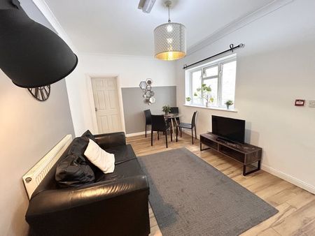 Room in a Shared House, The Polygon, SO15 - Photo 2