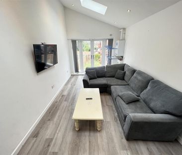 4 bedroom terraced house to rent - Photo 3