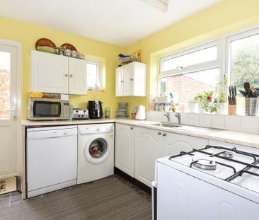 3 bedroom semi-detached house to rent - Photo 3