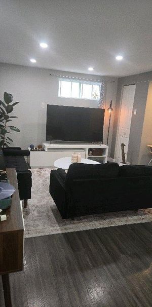 BEAU GRAND 3 1/2 TOUT INCLUS À PROXIMITÉ DE TOUS LES SERVICES À LAVAL DUVERNAY. - Photo 1