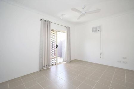 Family Entertainer - Red kitchen - Private Patio - Big Backyard - Side Access - Photo 2