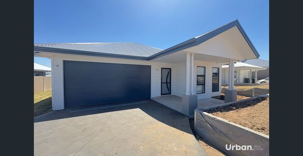 Four Bedroom Family Home for Lease in Huntlee- includes a second living room and office/study! - Photo 1