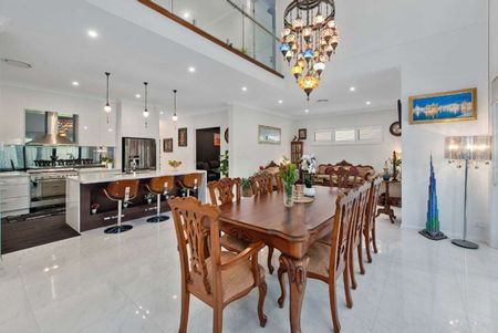 A Rare, Extravagant Spacious Home, Prime Location - Photo 4