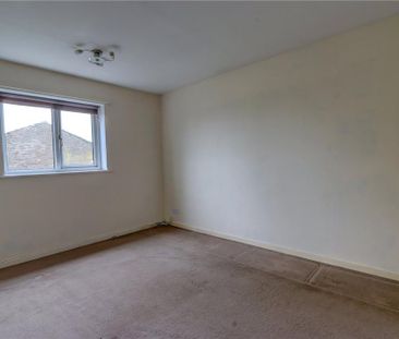 3 bedroom end of terrace house to rent - Photo 4