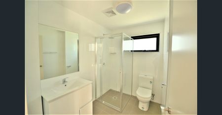 One bedroom, one bathroom, one car parking - Photo 5