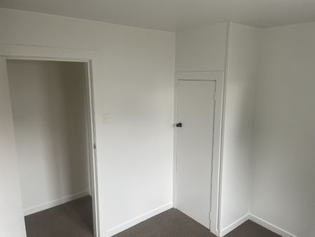 Fully renovated home, includes water and lawns - Photo 2