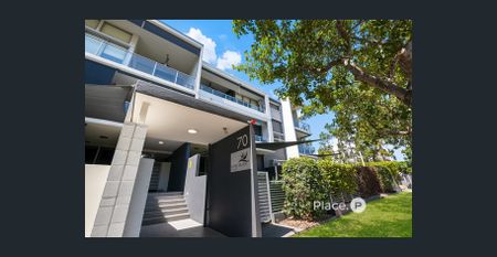 Great Location walk to everything - Photo 3