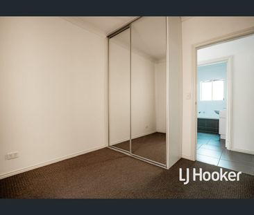 Quiet cul-de-sac living with Quality finishes throughout. - Photo 2