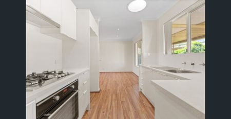 RENOVATED 3X1 IN CENTRAL LOCATION - Photo 2